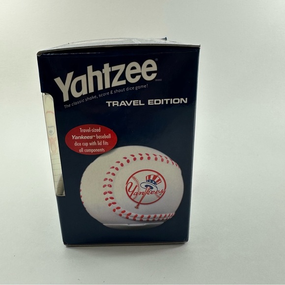 New York Yankees Yahtzee Travel Edition - Picture 4 of 5